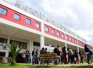İzmir Katip Çelebi Üniversitesi Lisansüstü
